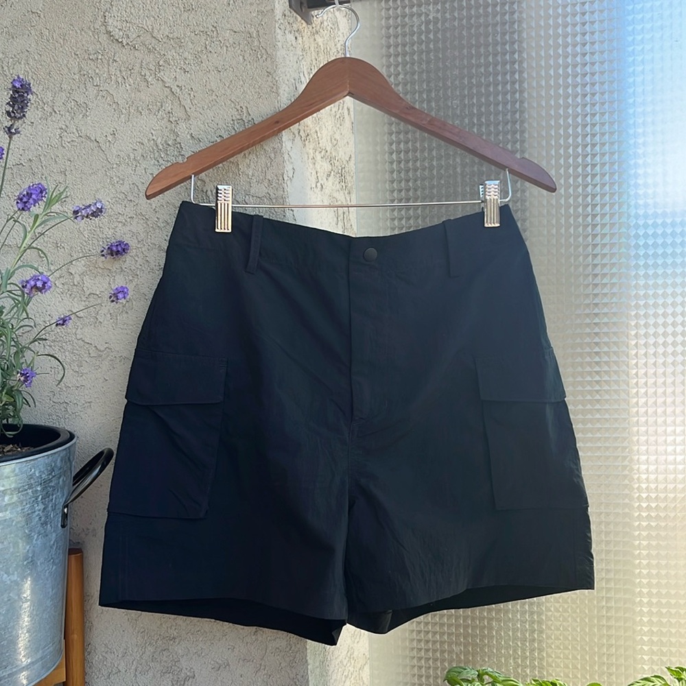 OAK + FORT Black Cargo Shorts Women’s Size M